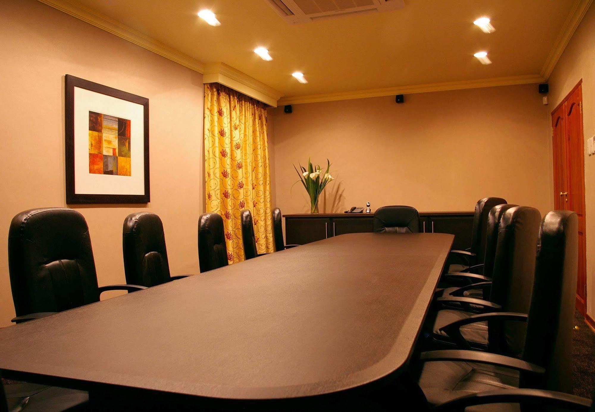 Protea Hotel By Marriott Harrismith Montrose Bagian luar foto